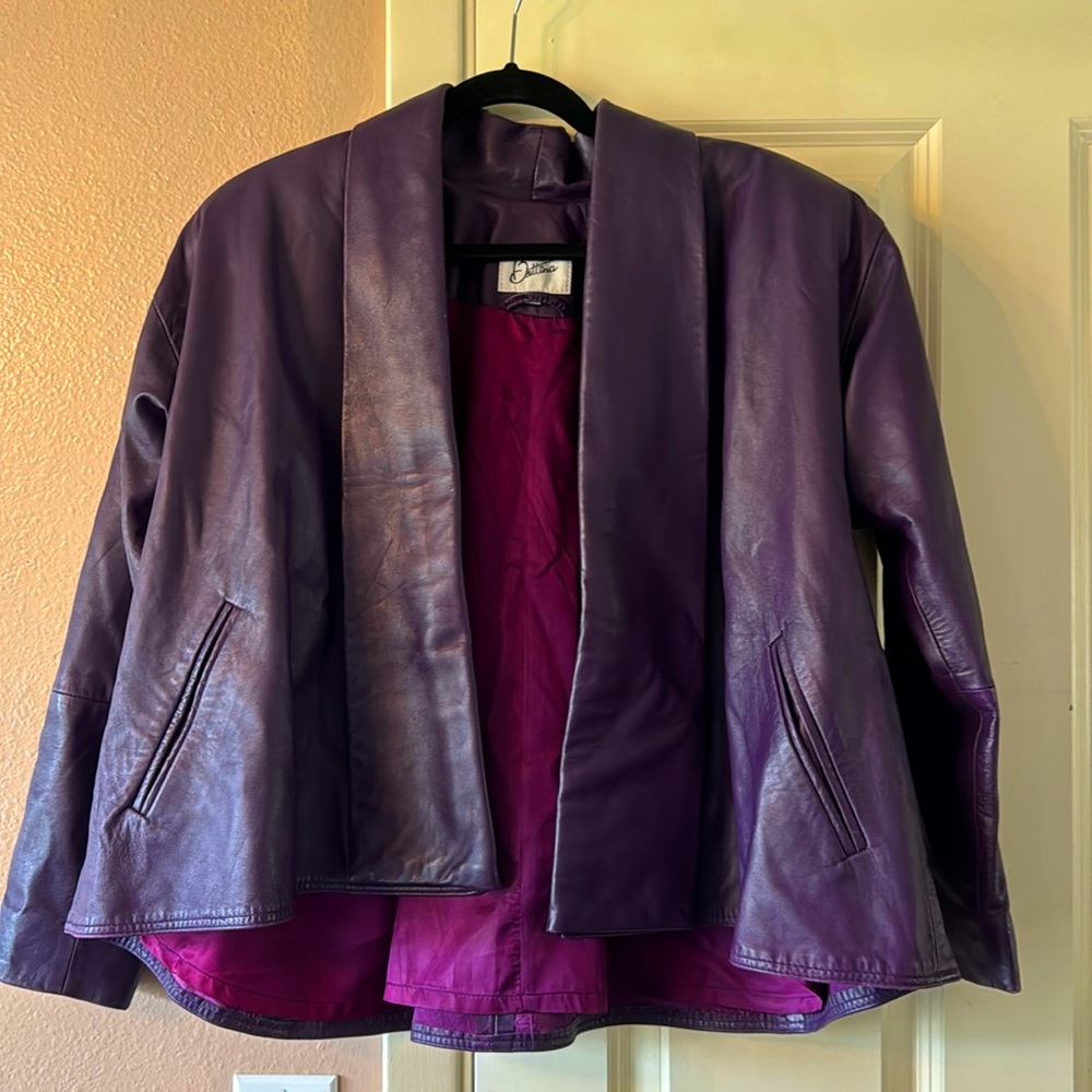 Bettina purple leather blazer jacket. Lined, thick, pockets, shoulder pads, sz8